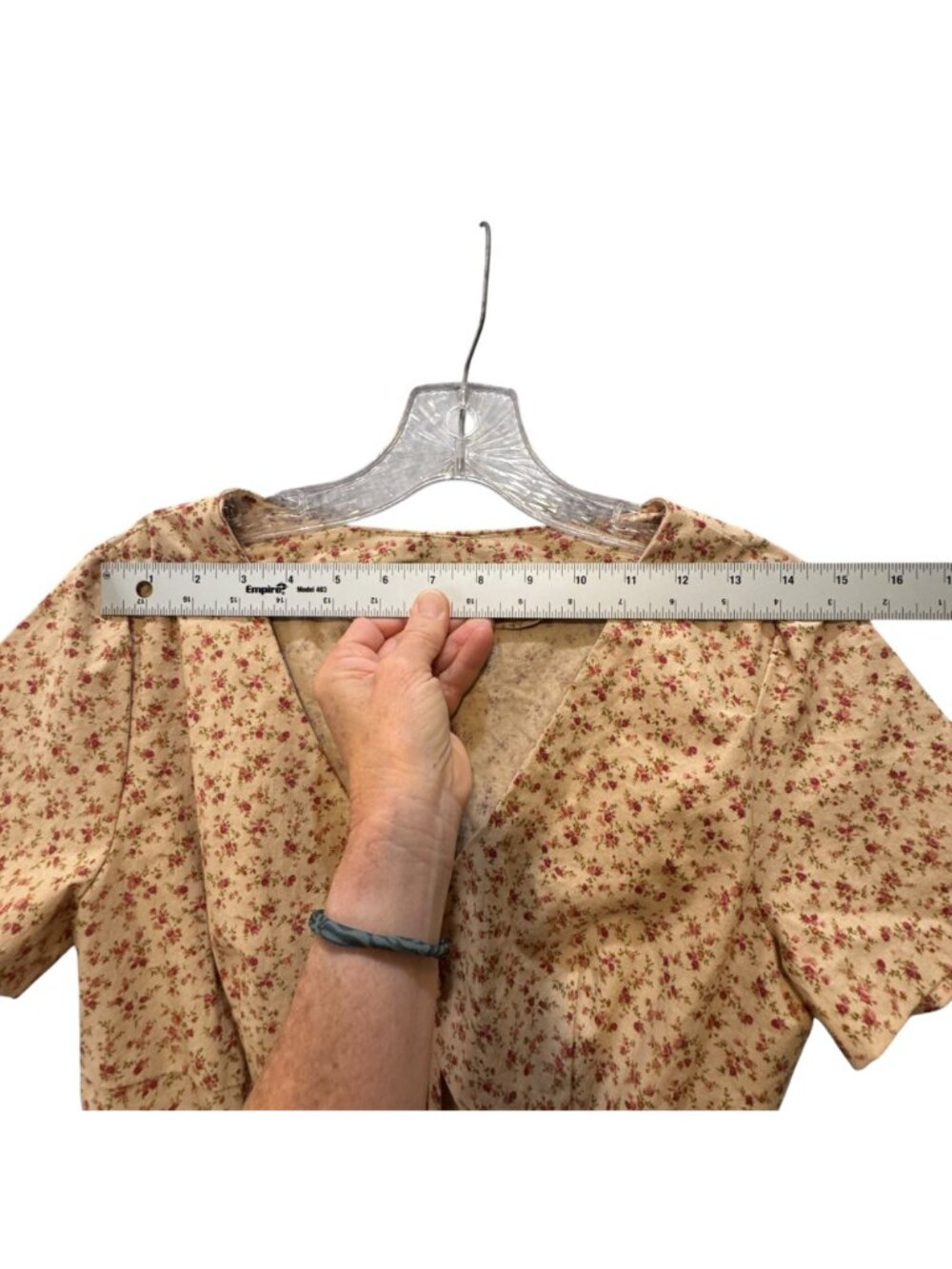 Vintage Inspired Ditsy Floral Mini Dress Beige with Red Roses and Cutout Detail - Picture 5 of 9